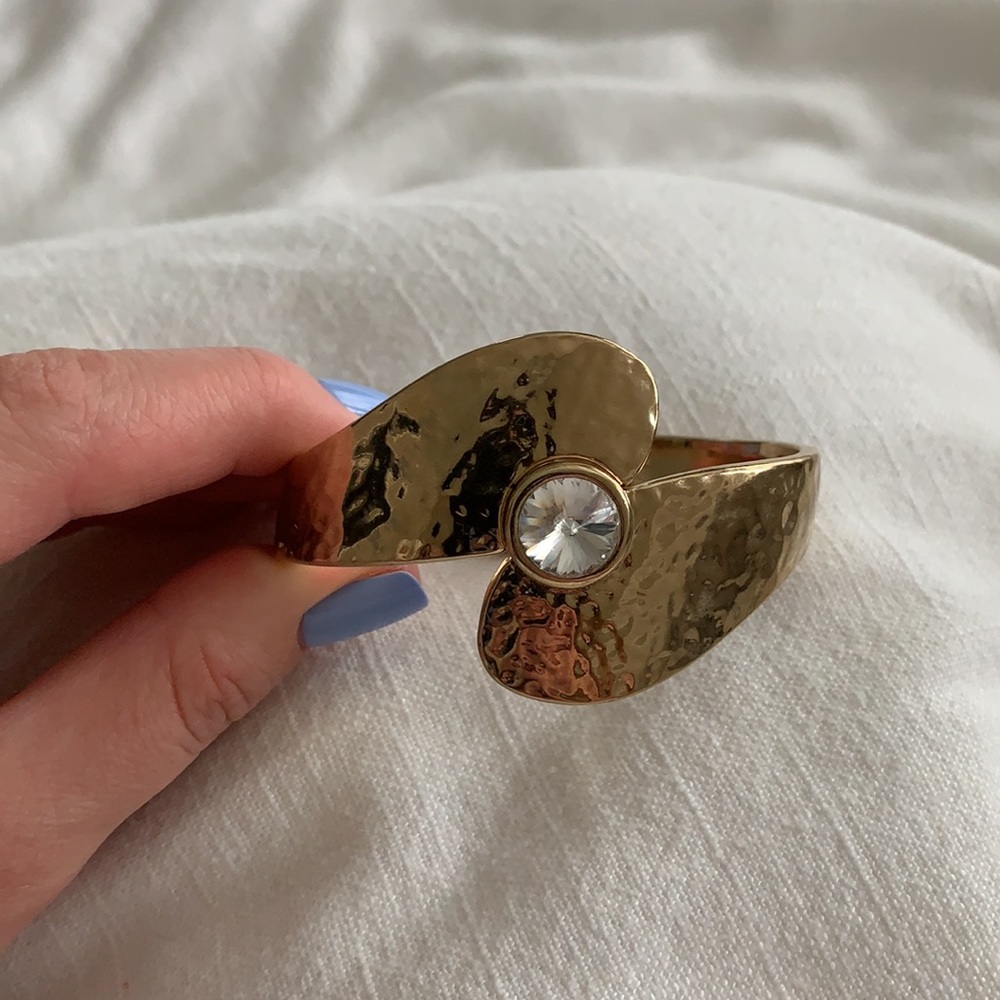 **LAST CHANCE** Ann Taylor Gold Hammered Cuff NWOT ✨